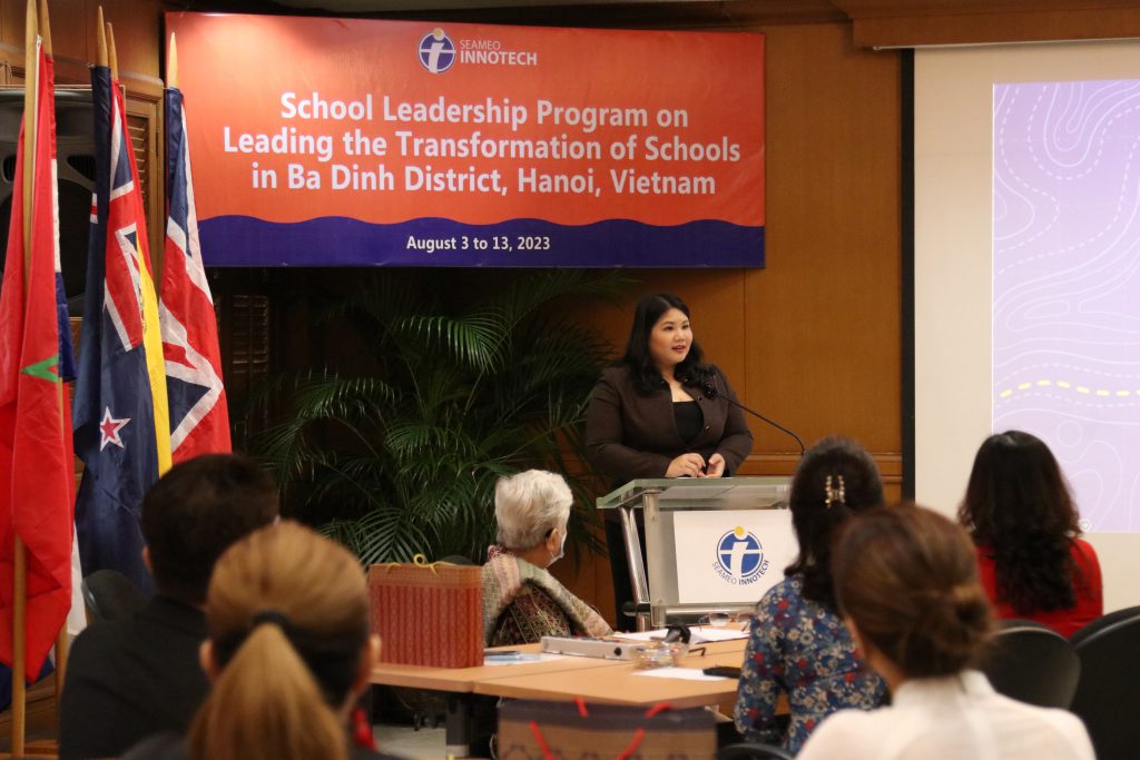 INNOTECH Center Deputy Director Kochakorn Khattapan Acidre welcoming the delegates of Ba Dinh Education District, under the Ministry of Education and Training (MOET) of Vietnam