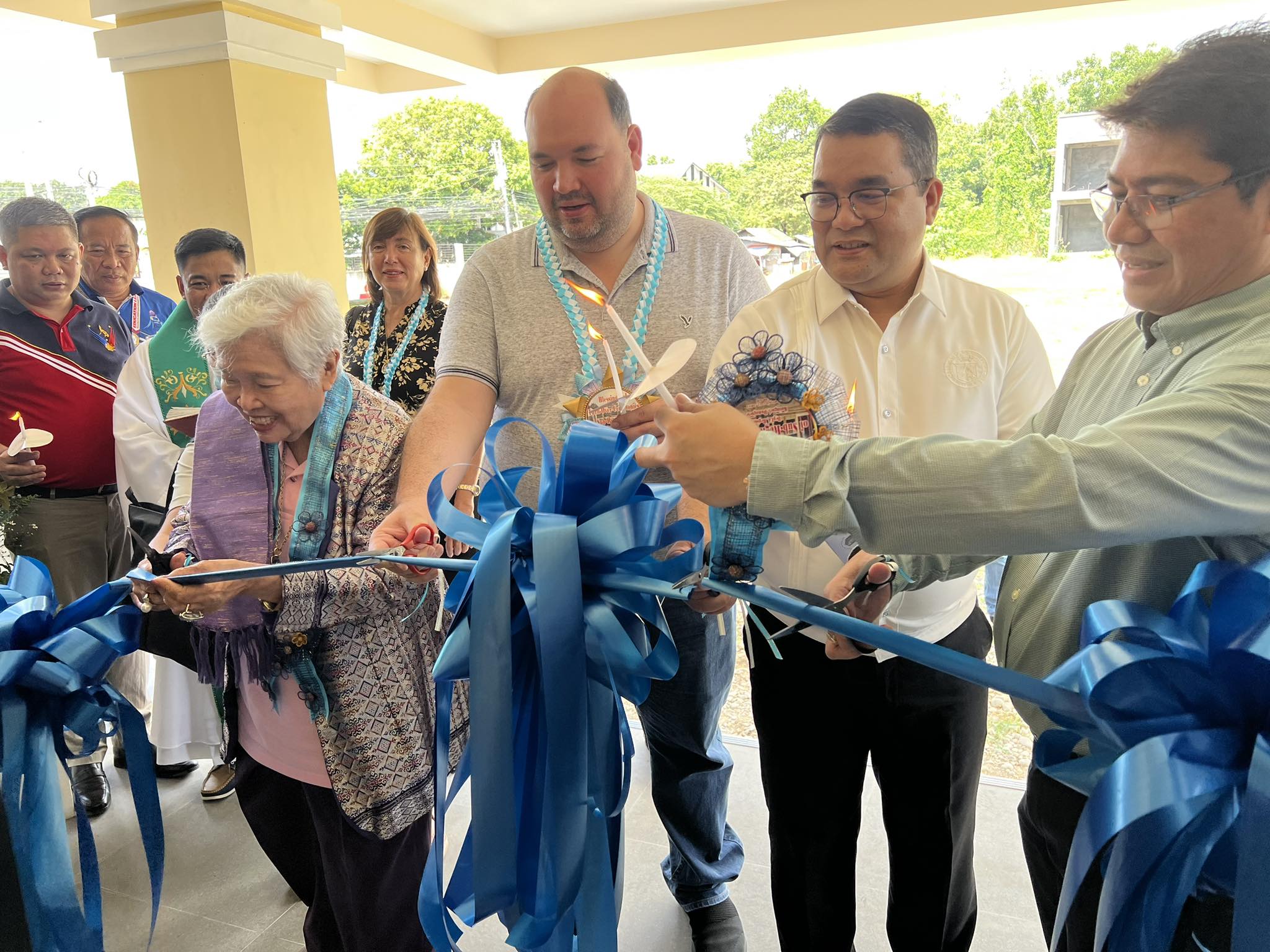 Ribbon cutting for the opening of the new sub-regional Educational Office in Dumaguete