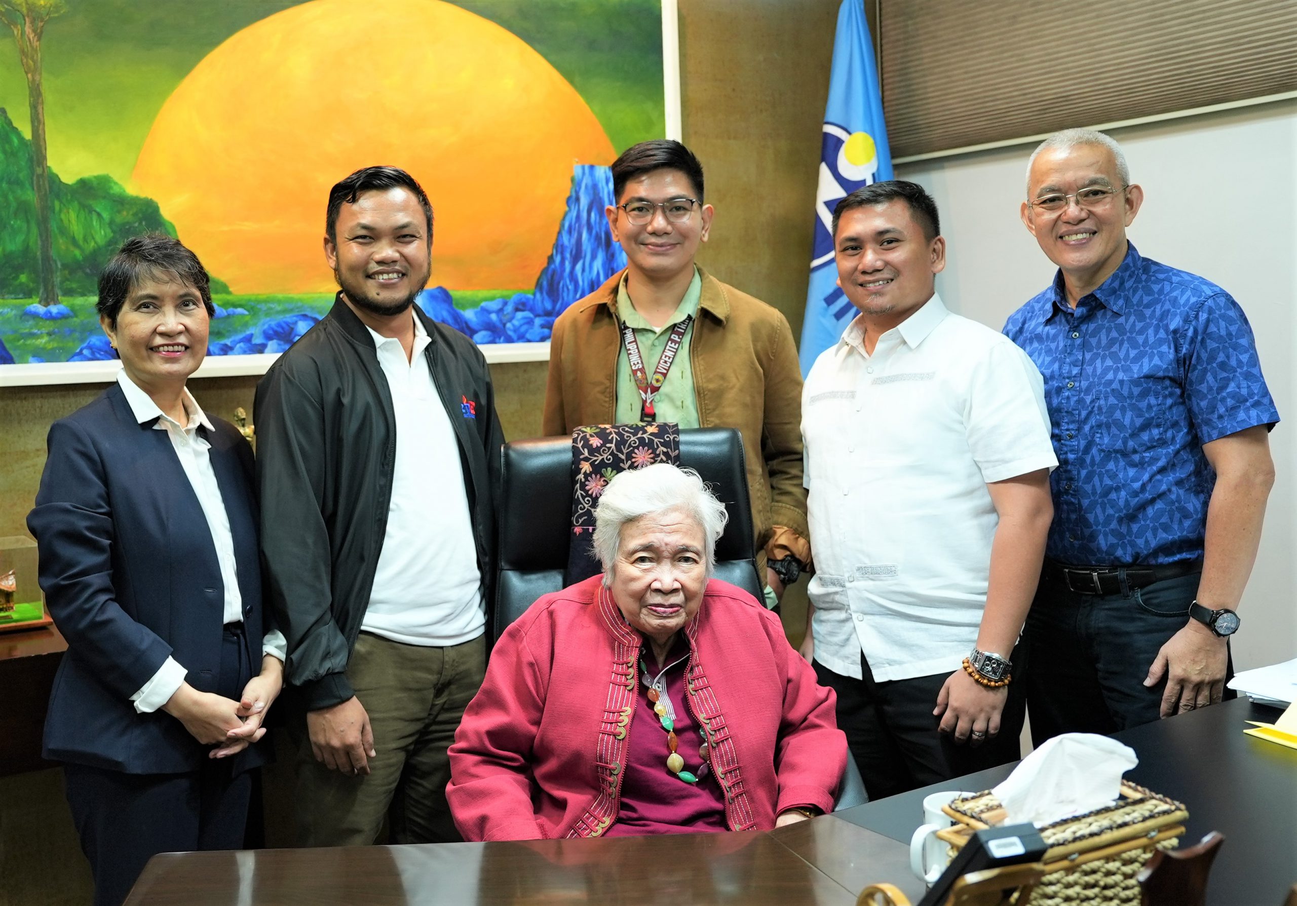 Photographed from left to right are Ms. Yolanda C. De Las Alas, Senior Specialist, Educational Innovation Unit; Mr. Rowan L. Celestra, EIAP Proponent of E-Nay.Com and School Principal of Cambulaga Elementary School, Sorsogon City; Mr. Samuel DR. Olalia, EIAP Proponent of Project Vincent and Teacher II at the Vicente P. Trinidad National High School (VPTNHS), Valenzuela City; Mr. Alvin Patrick Peñaflorida, Project Vincent TWG member and School Principal of VPTNHS; Dr. Diosdado M. San Antonio, Manager, Educational Research and Innovation Office; together with SEAMEO INNOTECH Center Director Dr. Leonor Magtolis Briones (seated)